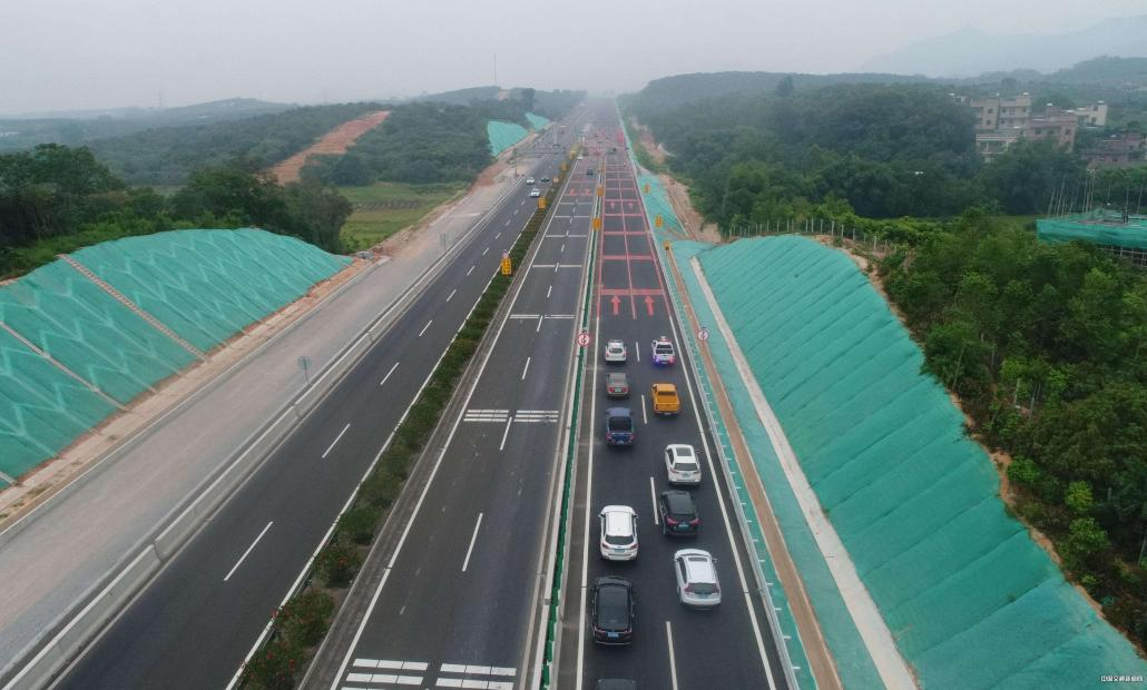 广东某高速公路改扩建项目摊铺压实质量管控系统
